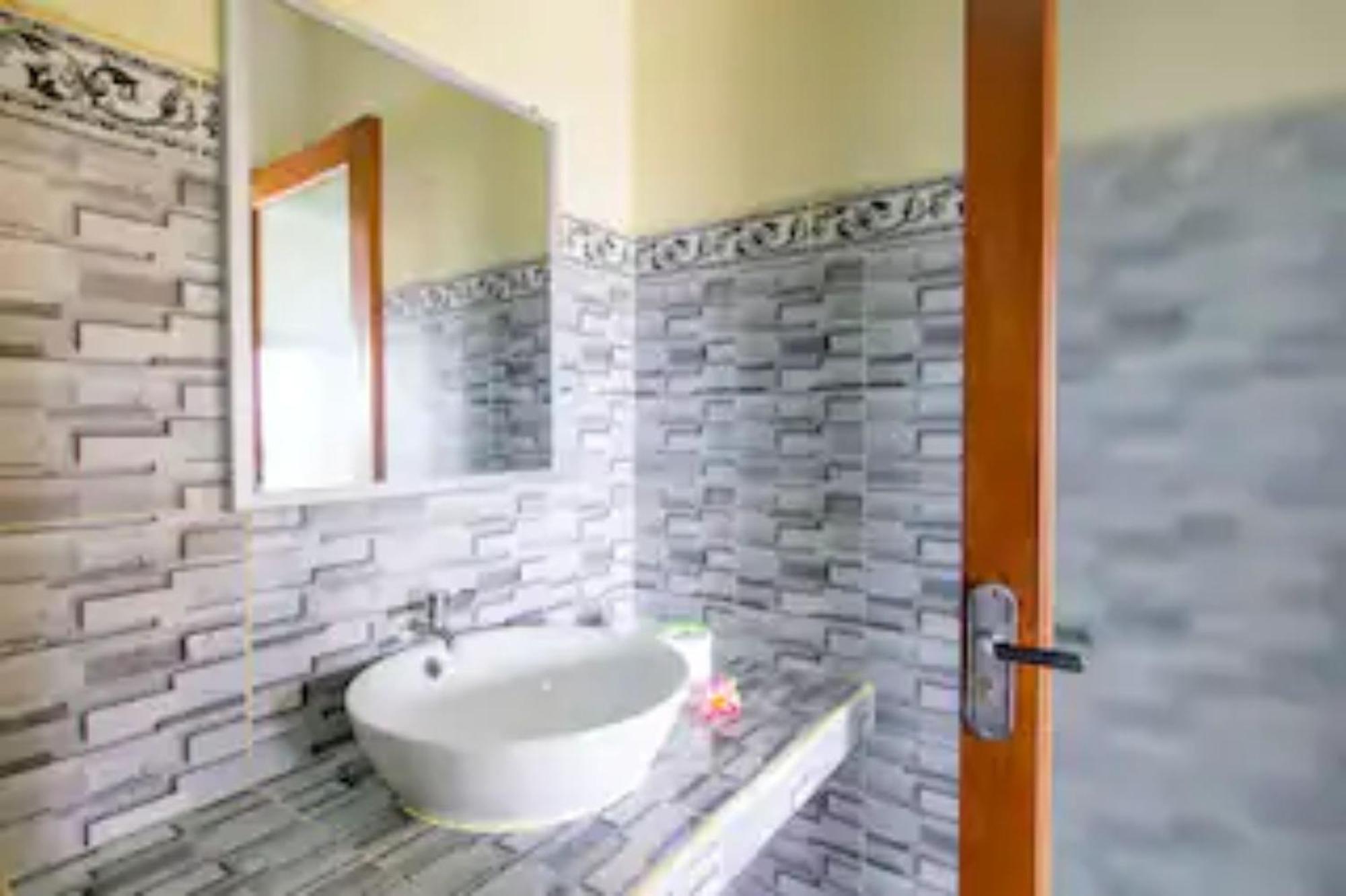 Pondok Lulik Homestay Canggu Ngoại thất bức ảnh